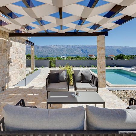 Stonehouse Milan Villa ราชานาส ภายนอก รูปภาพ