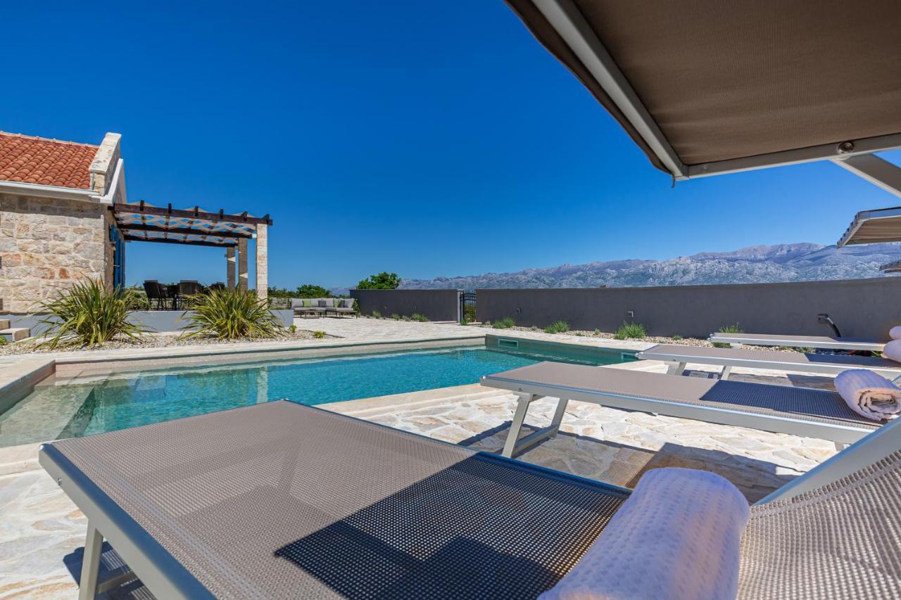 Stonehouse Milan Villa ราชานาส ภายนอก รูปภาพ