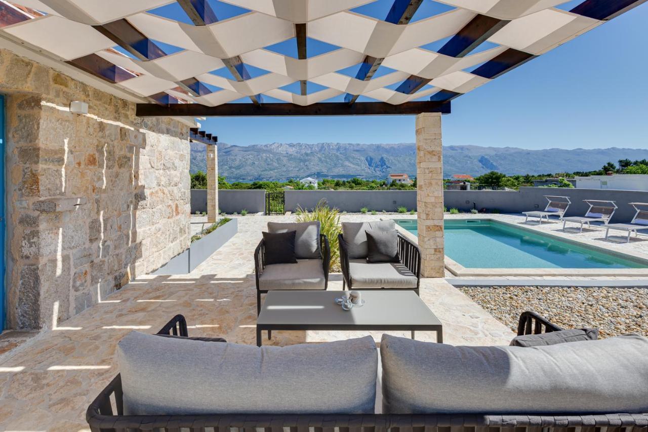 Stonehouse Milan Villa ราชานาส ภายนอก รูปภาพ