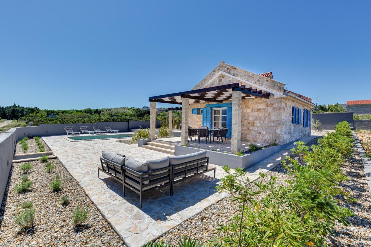 Stonehouse Milan Villa ราชานาส ภายนอก รูปภาพ